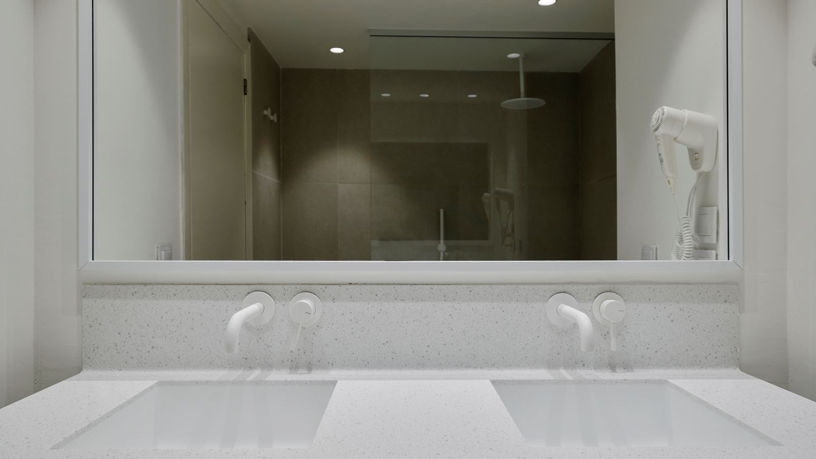 rooms-double-standard-with-balcony-d2b