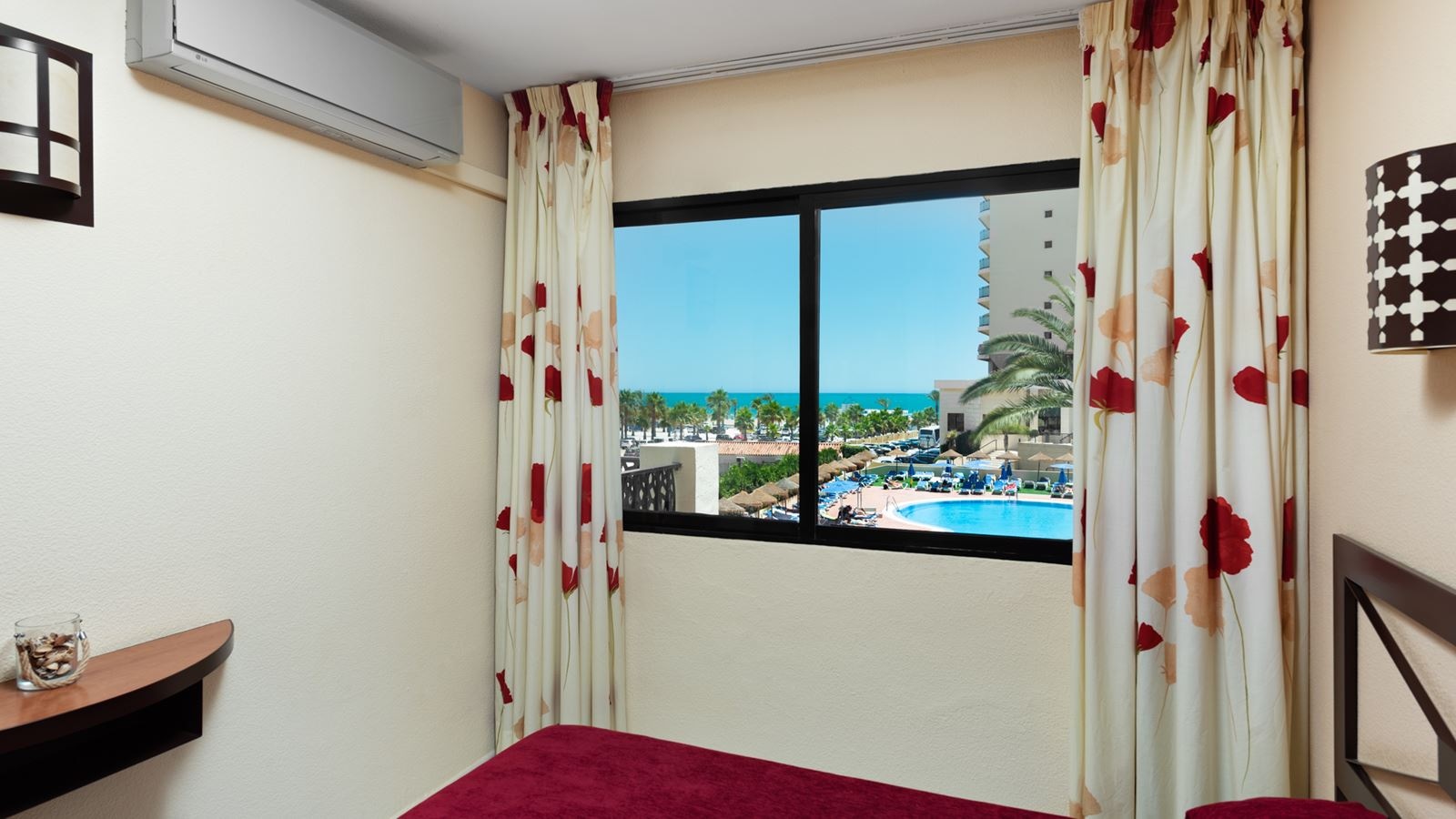 rooms-pd--hab-andaluza-seaviewpoolview