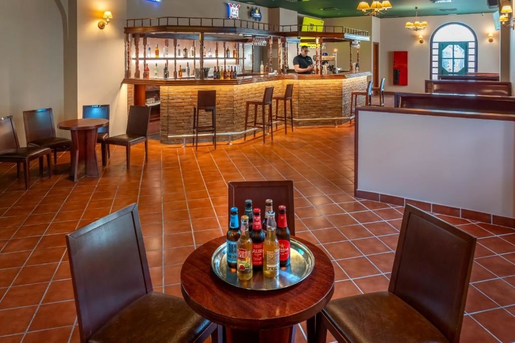 bars-main-bar