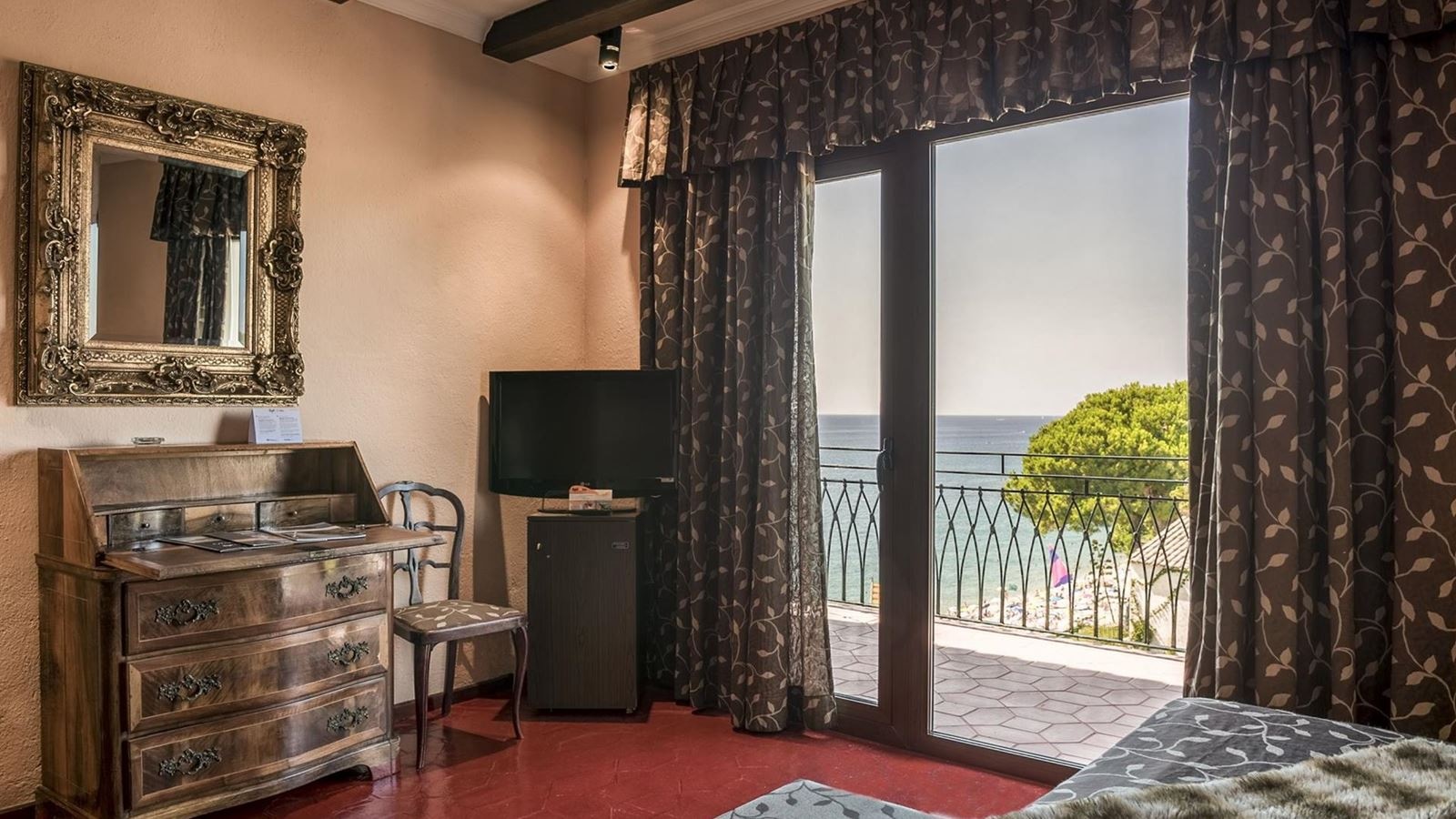 rooms-lateral-sea-view-room