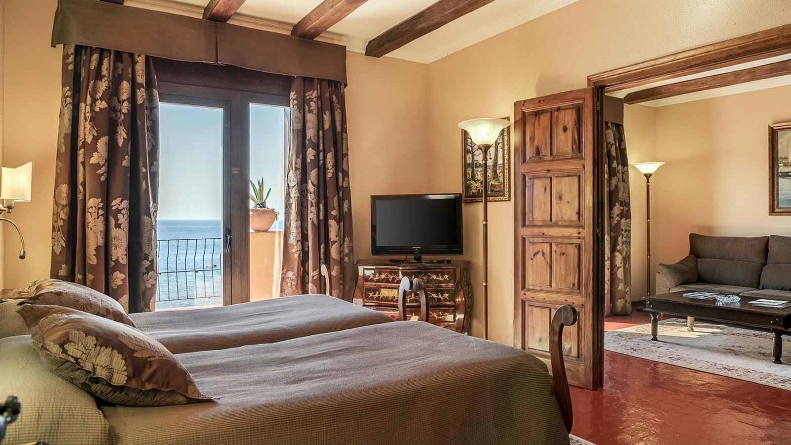 rooms-suite-lateralseaview