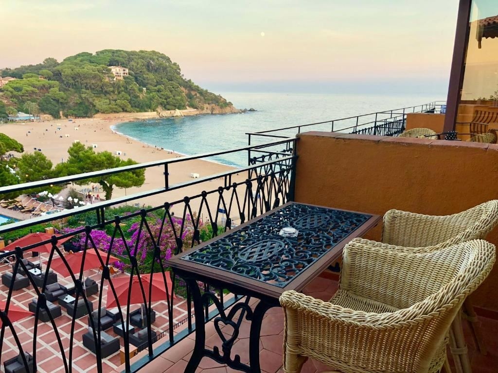 rooms-lateral-sea-view-room