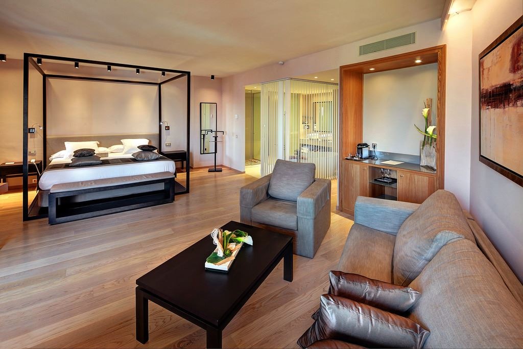 rooms-junior-suite-sea-view-balcony-or-terrace