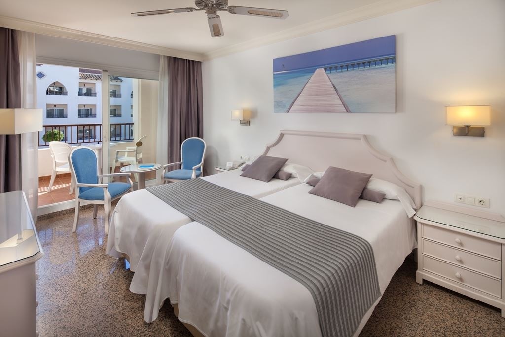 rooms-pp--pool-view-room-with-terrace