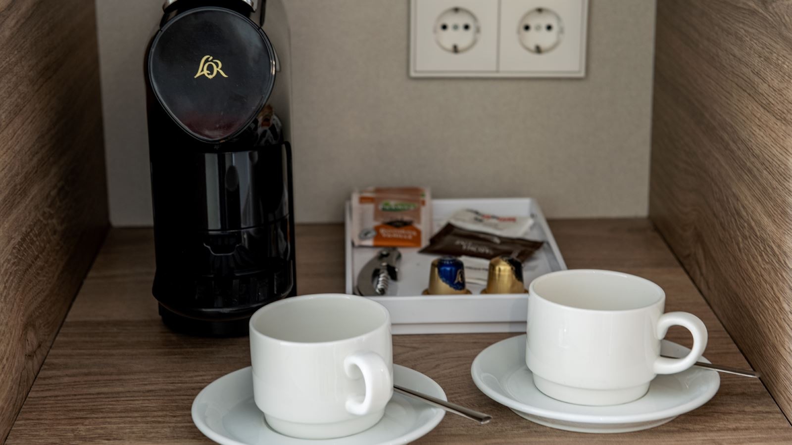 rooms-double-single-use-side-sea-view