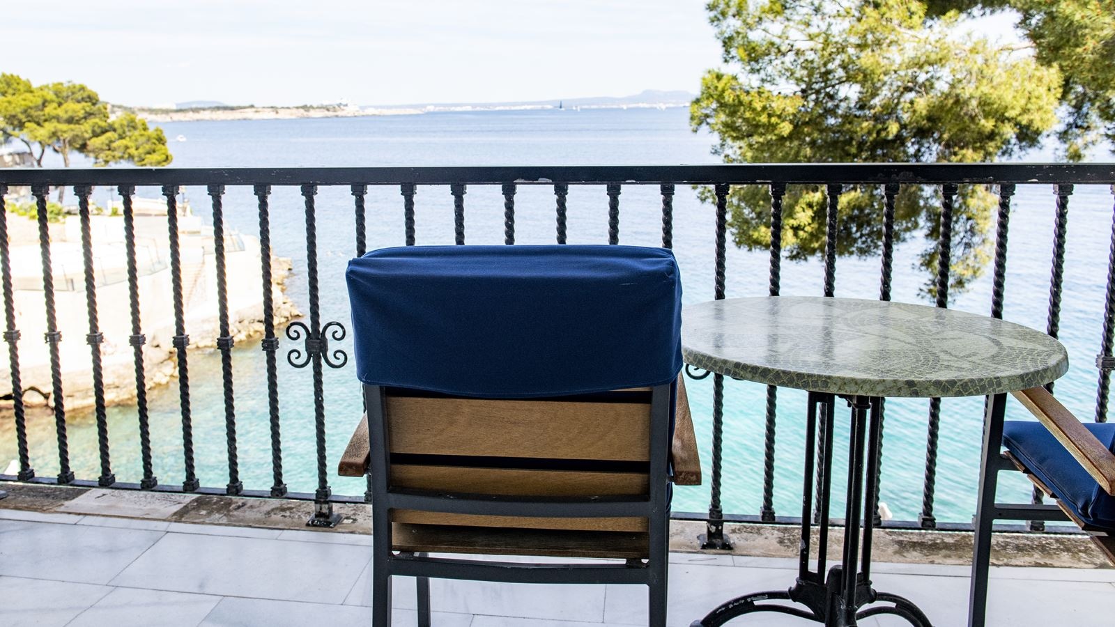 rooms-double-single-use-side-sea-view