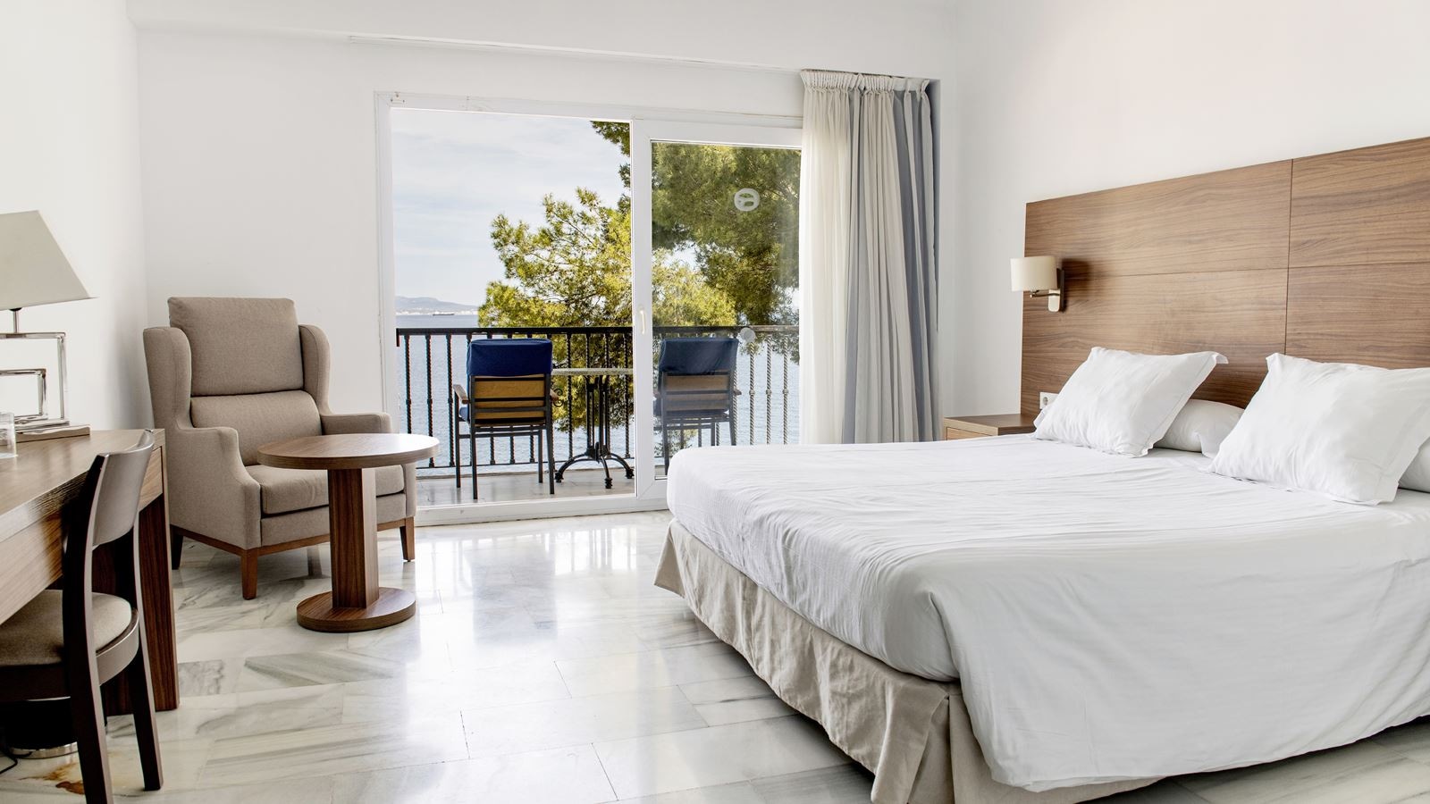 rooms-double-single-use-side-sea-view