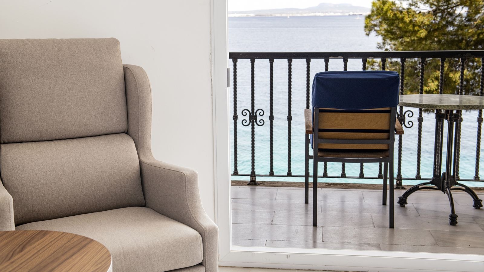 rooms-double-single-use-side-sea-view