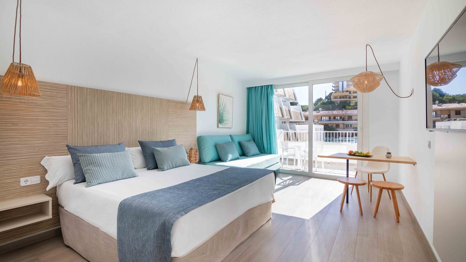 rooms-apartment-balcony-or-terrace