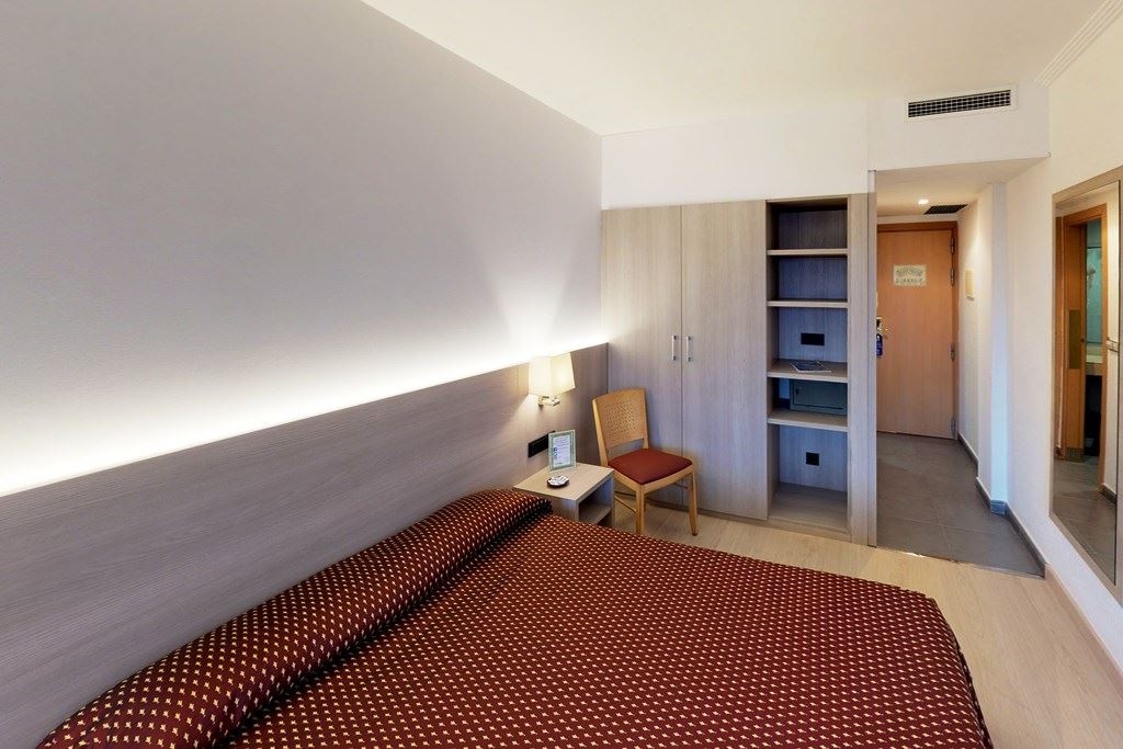 rooms-room-doble-balcony-or-terrace