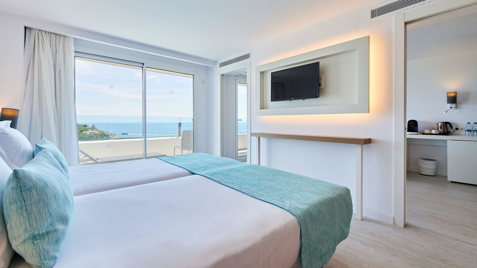 rooms-my-favorite-club-double-superior-sea-view-with-balcony