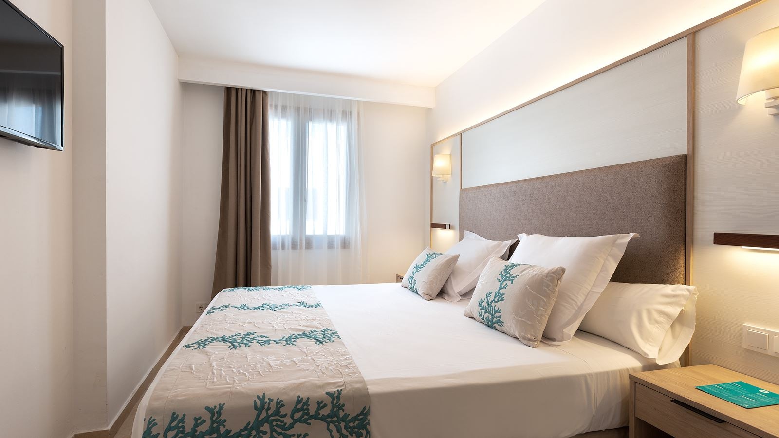 rooms-suite-2-bedrooms-balcony-or-terrace