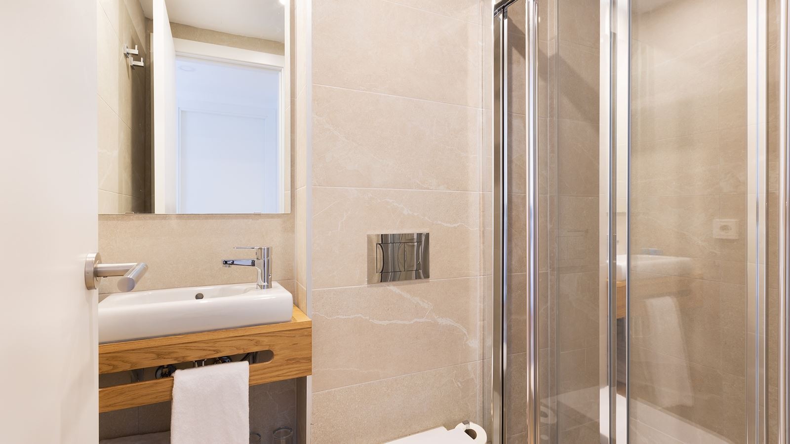 rooms-suite-2-bedrooms-balcony-or-terrace