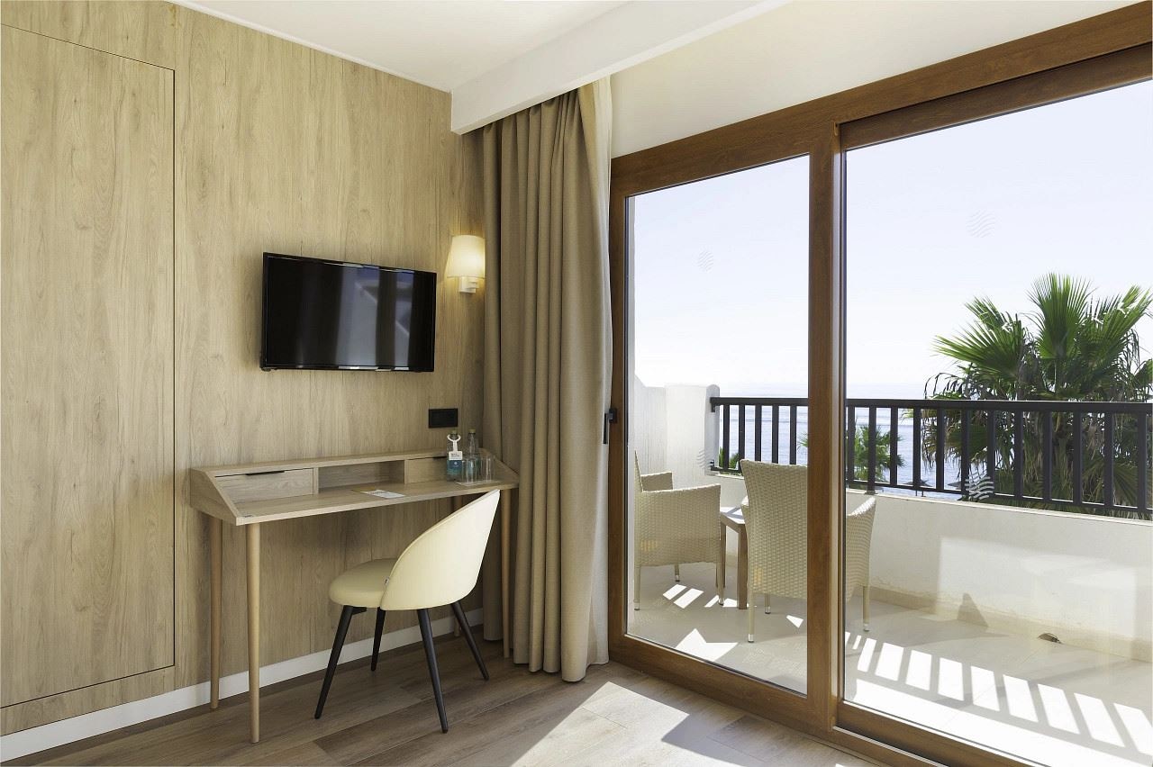 rooms-suite-1-bedroom-seaview