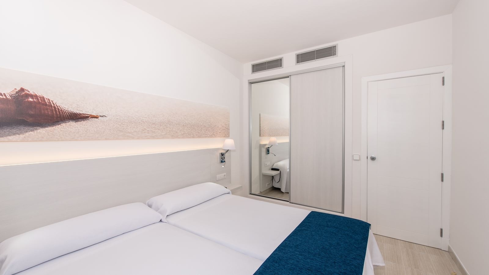 rooms-a1p-premium-apartment-1-bedroom-with-balcony