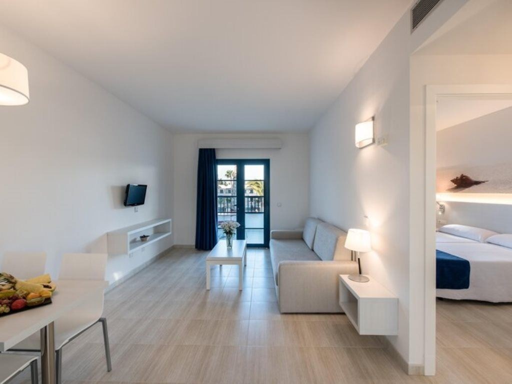 rooms-a1ppool-apartment-premium-poolview--1-bedroom-with-balcony