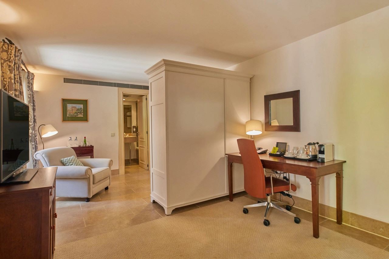 rooms-tramuntana-room-with-french-balcony