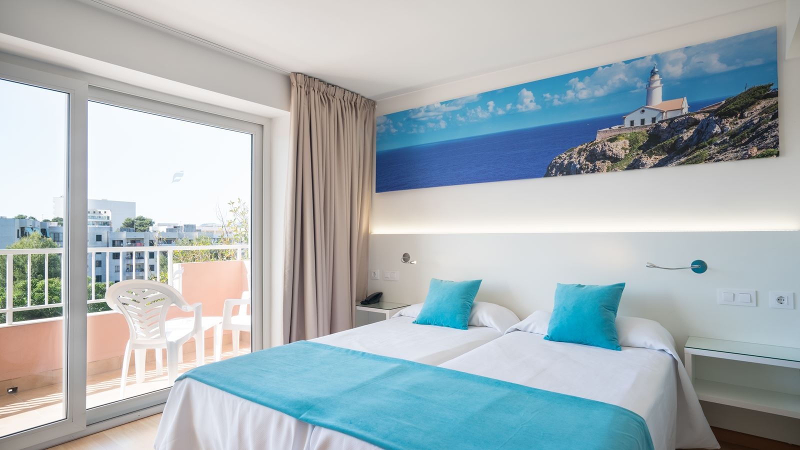 rooms-room-double-balcony