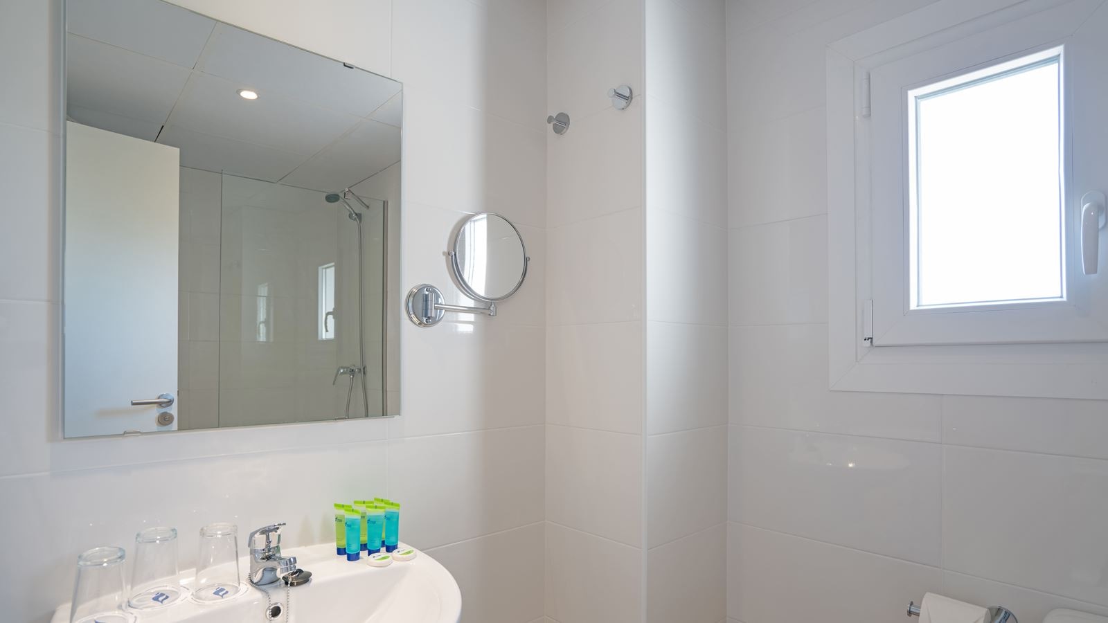 rooms-room-double-balcony