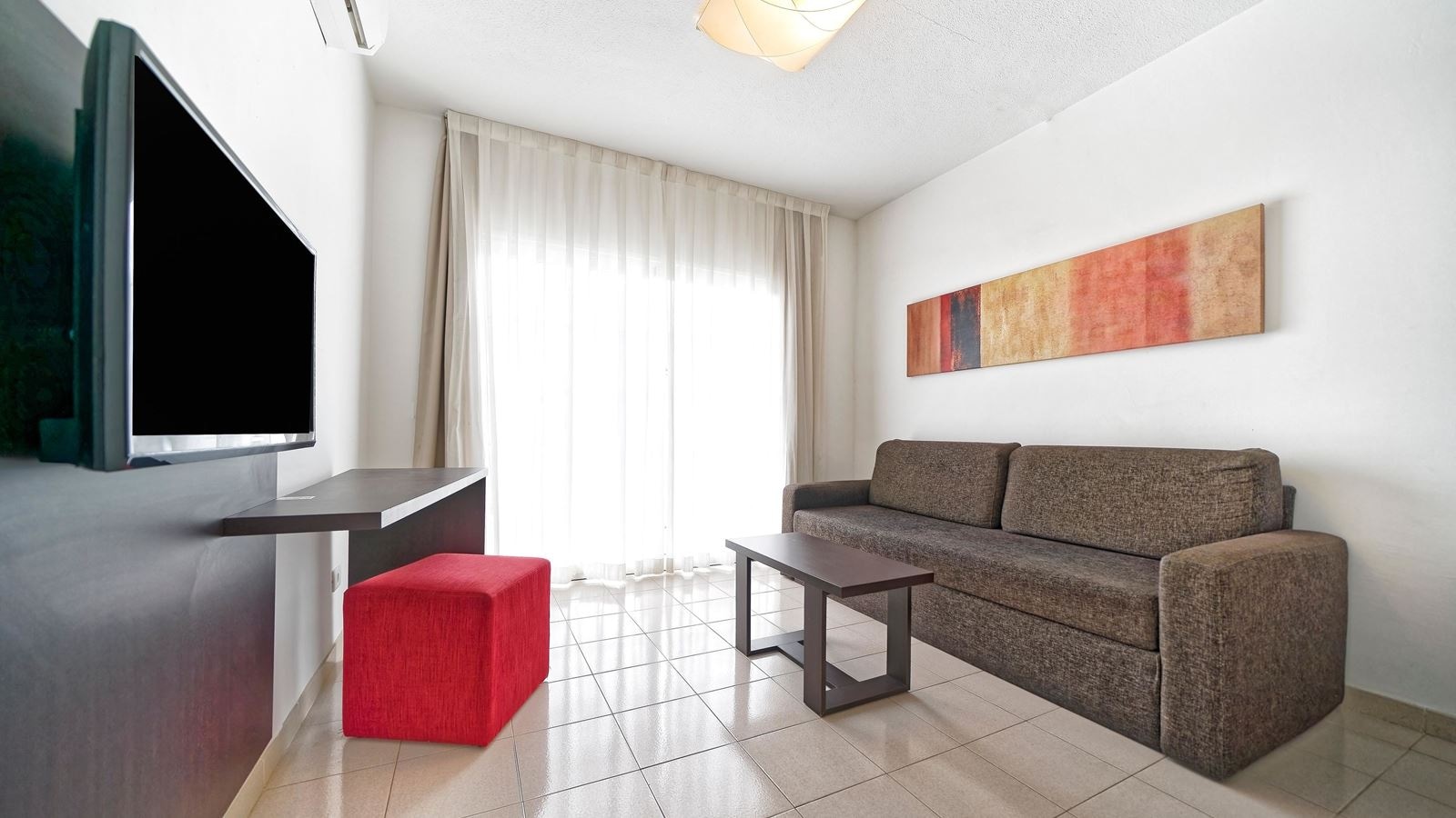 rooms-apartment-1-bedroom-balcony-or-terrace