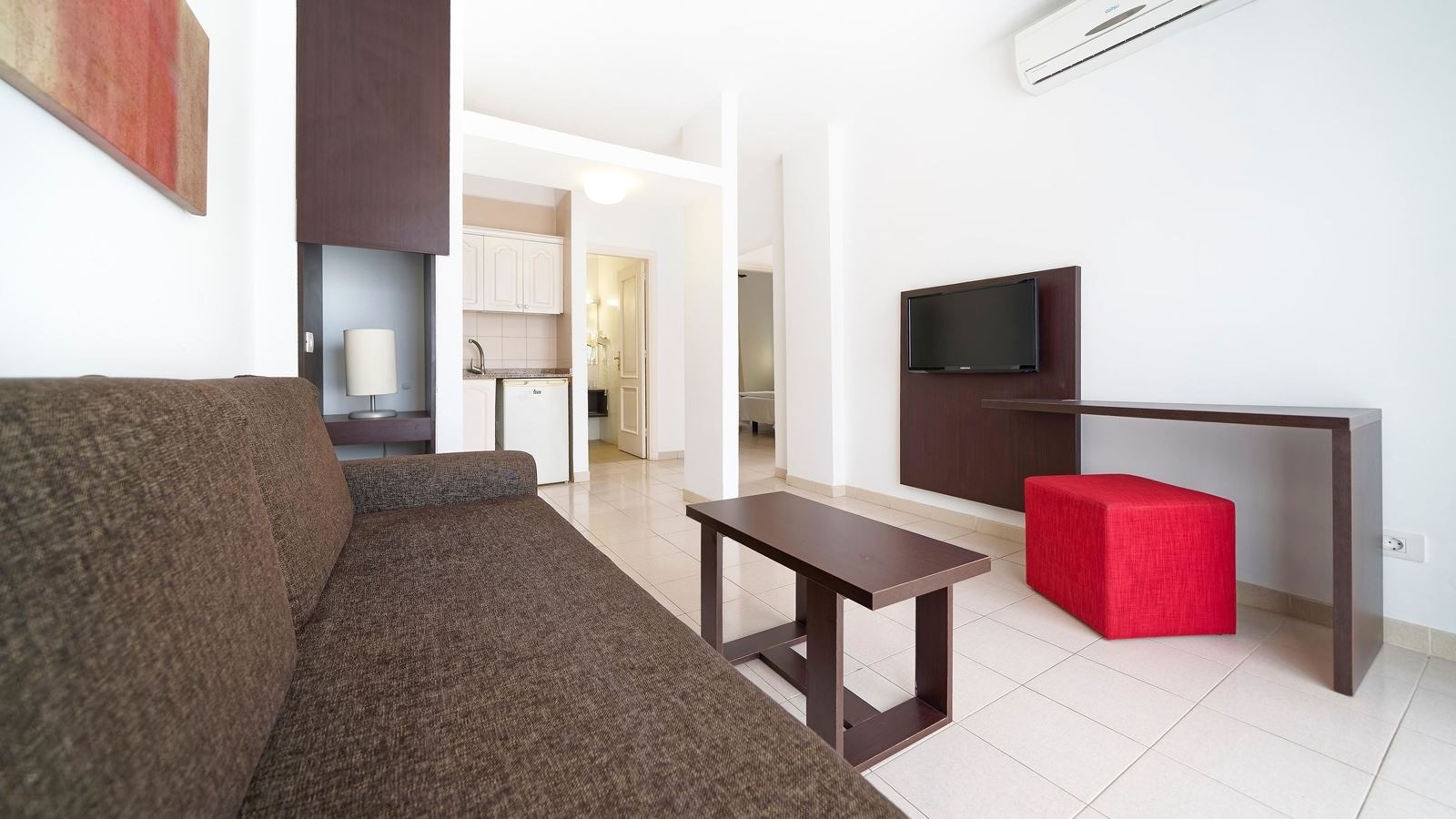 rooms-apartment-1-bedroom-balcony-or-terrace