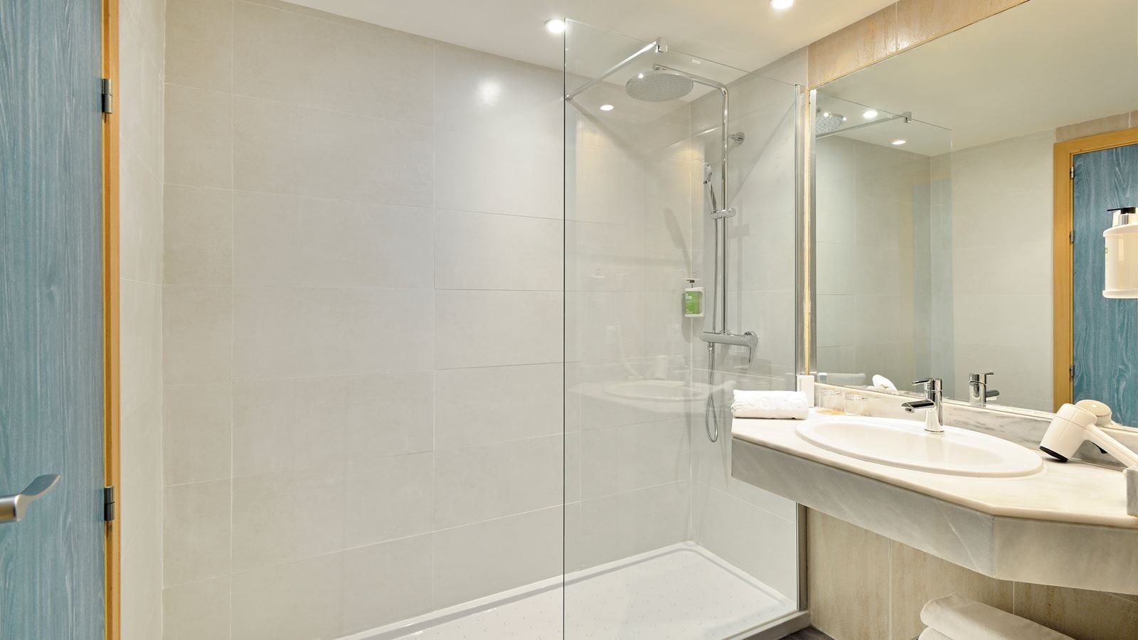 rooms-standard-room-swimming-pool-viewsingle-use