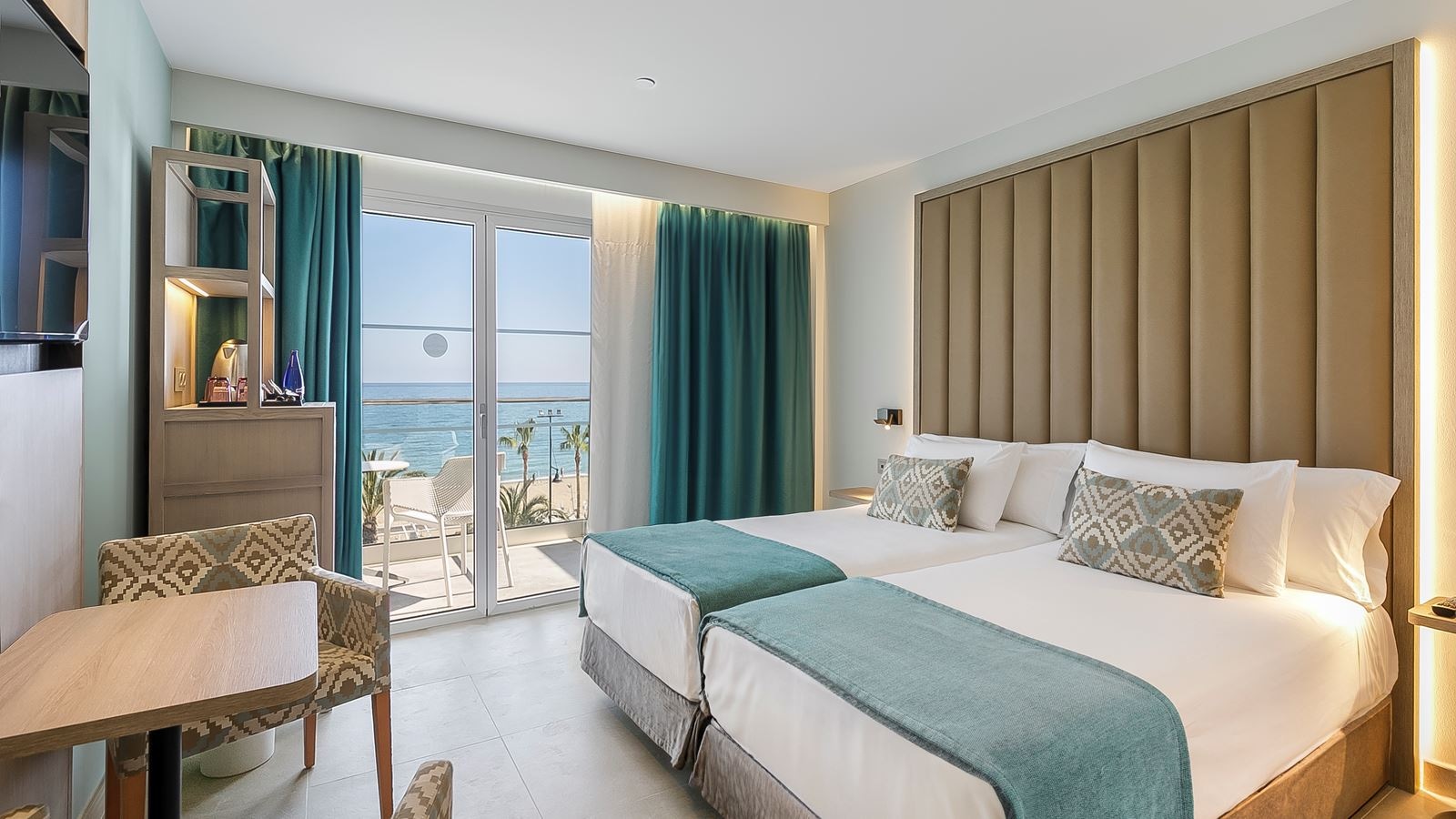 rooms-superior-front-sea-view