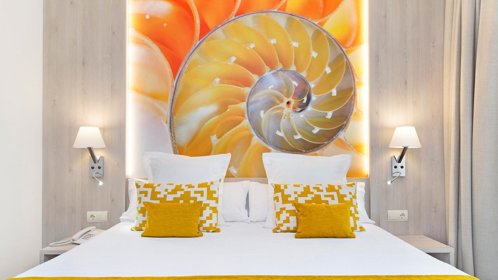 rooms-comfort-city-view