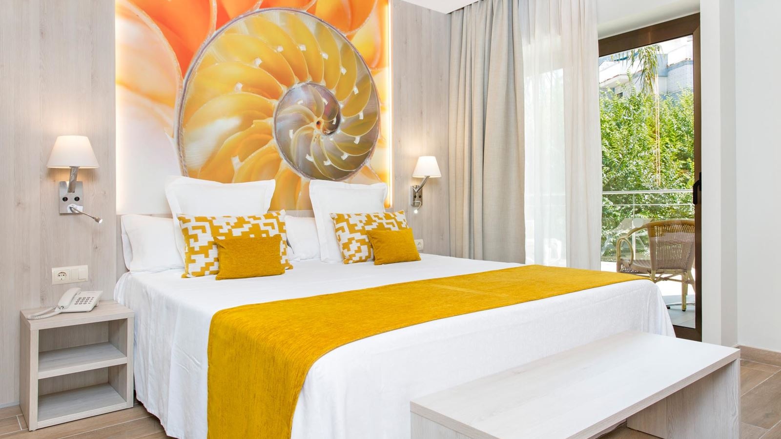 rooms-comfort-city-view