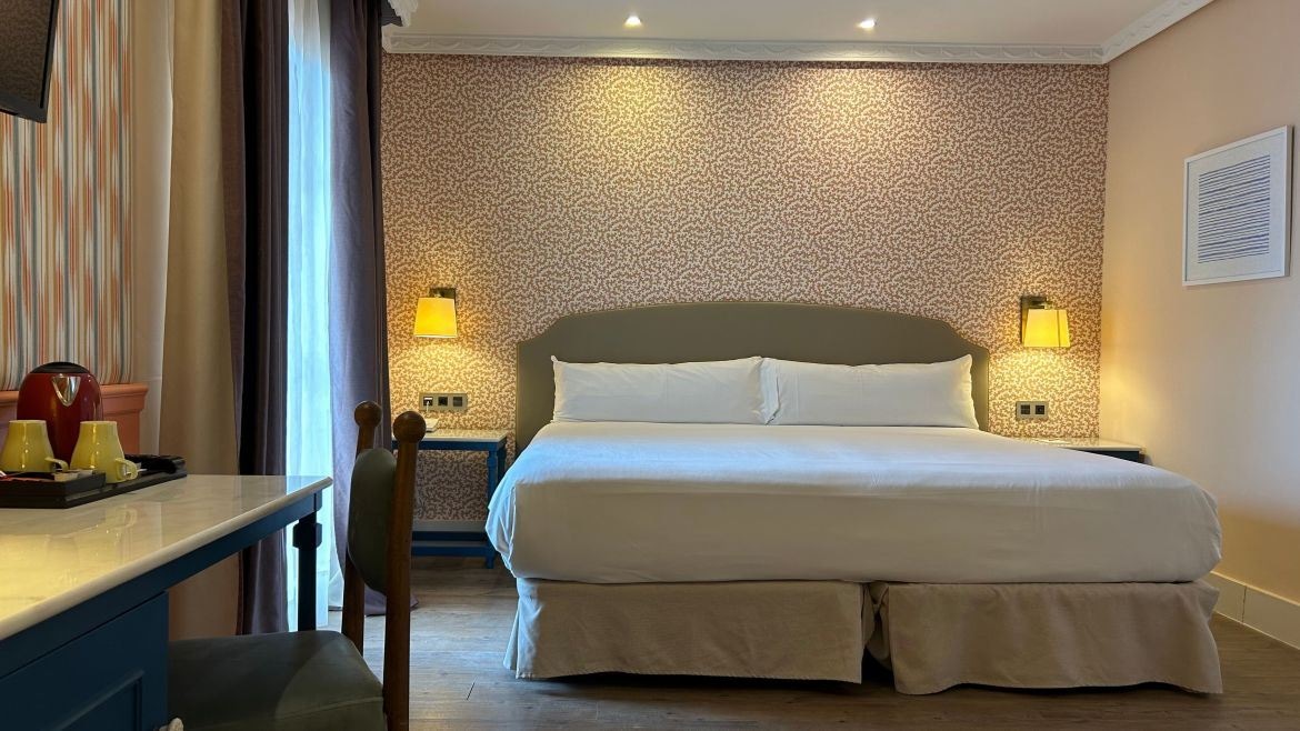 rooms-standard-room-with-balcony