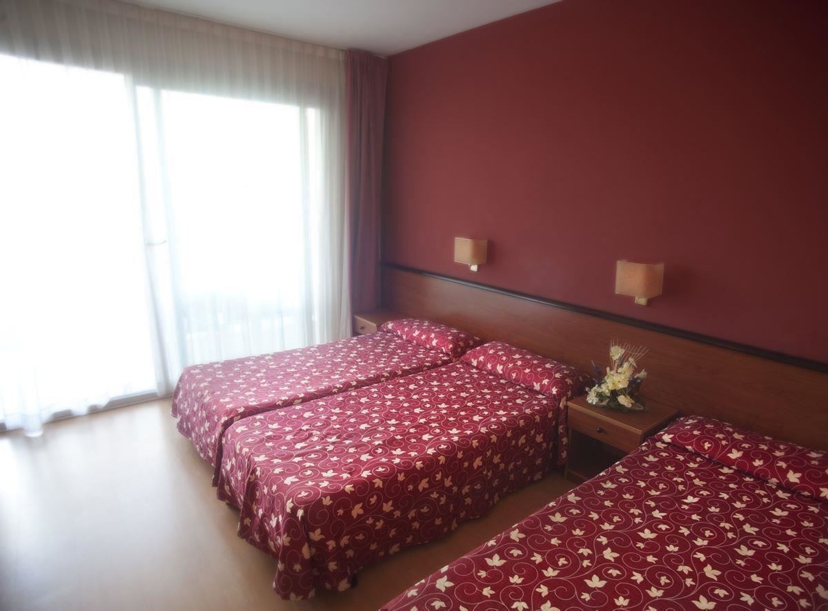 rooms-room-triple-balcony-or-terrace