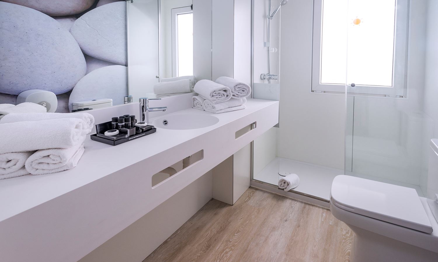 rooms-suite-balcony-or-terrace