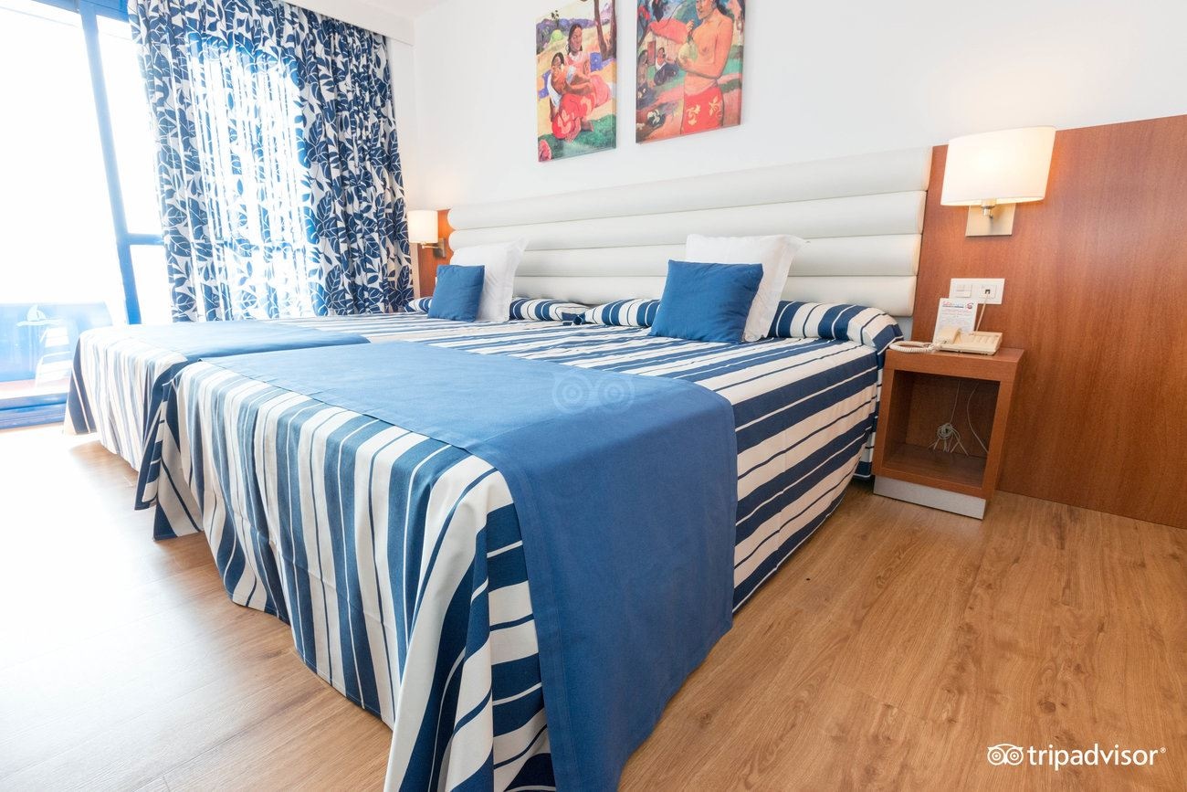 rooms-superior-double-lateral-sea-view-balcony-or-terrace-sim