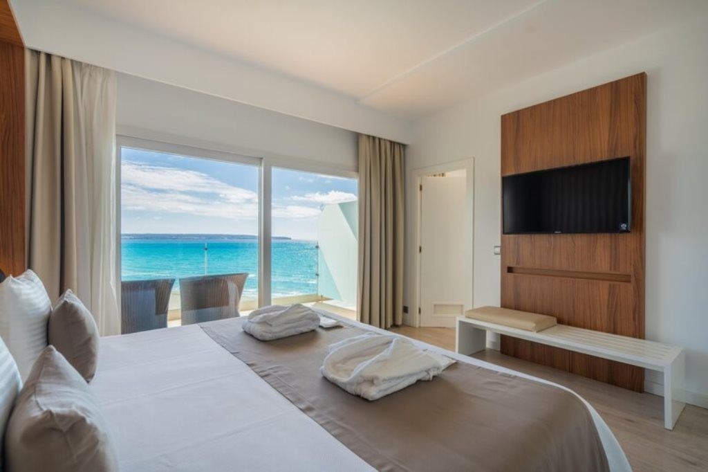 rooms-suite-sea-view-with-balcony-or-terrace