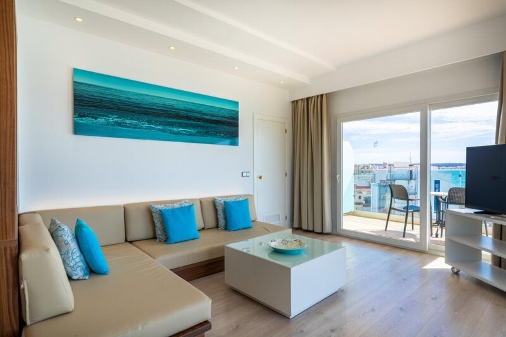 rooms-suite-sea-view-with-balcony-or-terrace