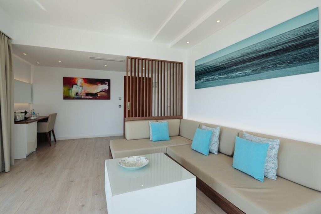 rooms-suite-sea-view-with-balcony-or-terrace