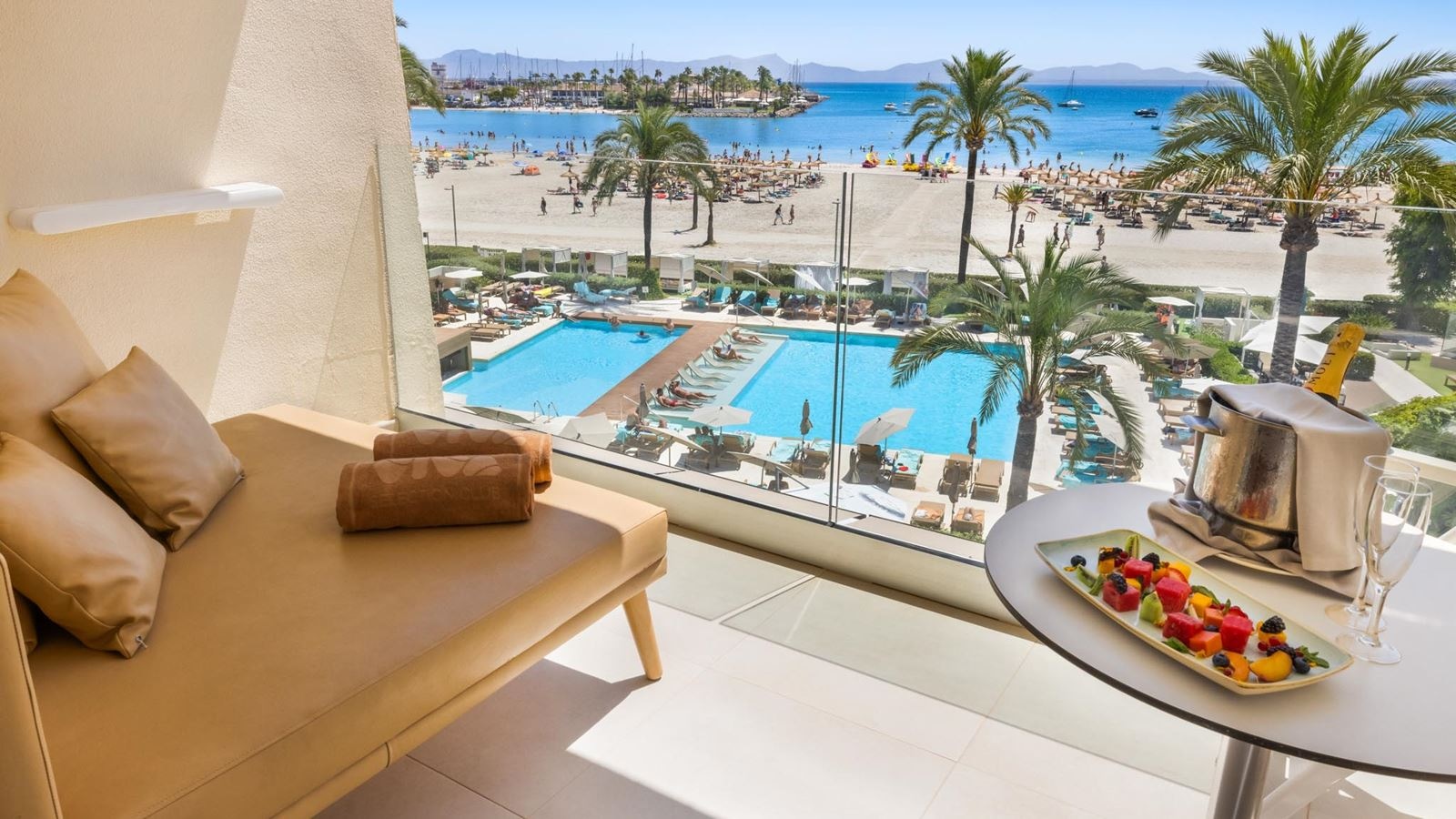 rooms-double-royal-terrace-roof-top-selection-club-balcony-and-terrace