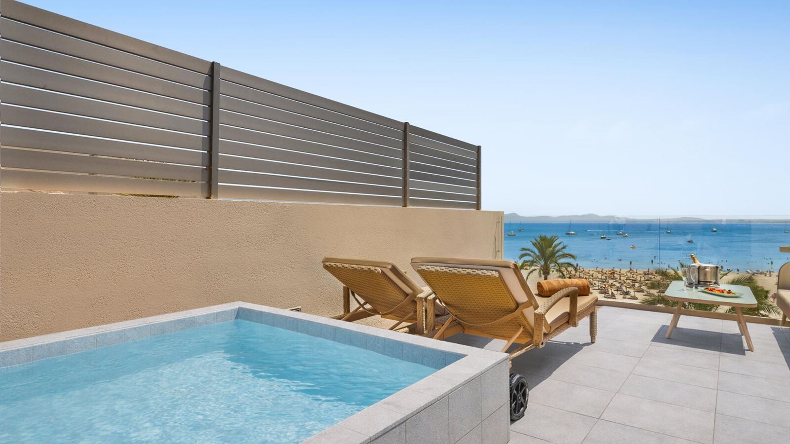 rooms-double-royal-terrace-roof-top-selection-club-balcony-and-terrace