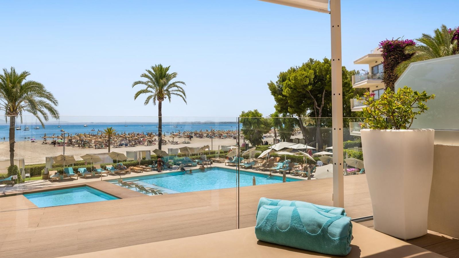 rooms-double-royal-terrace-sea-view-first-floor--terrace-with-jacuzzi-at-same-level