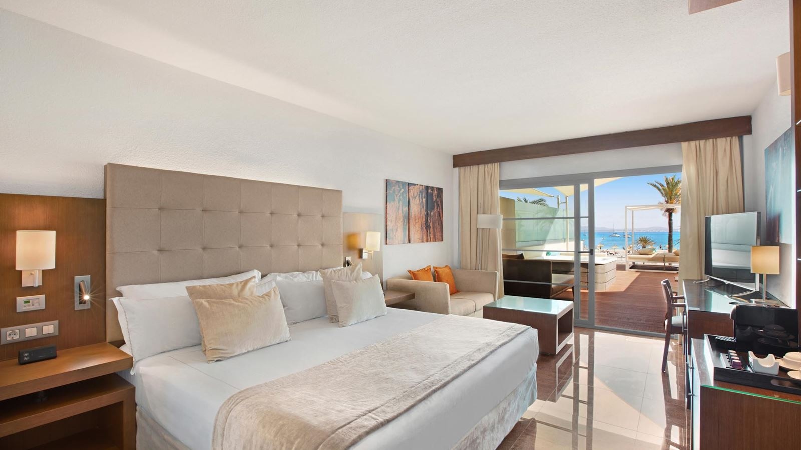 rooms-double-royal-terrace-sea-view-first-floor--terrace-with-jacuzzi-at-same-level