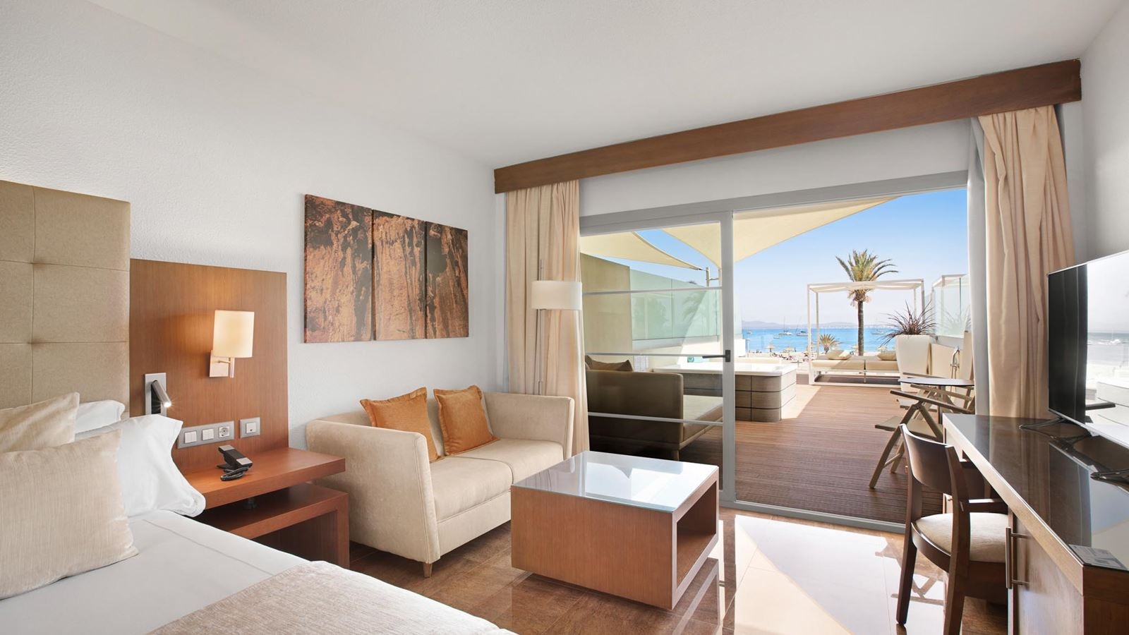 rooms-double-royal-terrace-sea-view-first-floor--terrace-with-jacuzzi-at-same-level