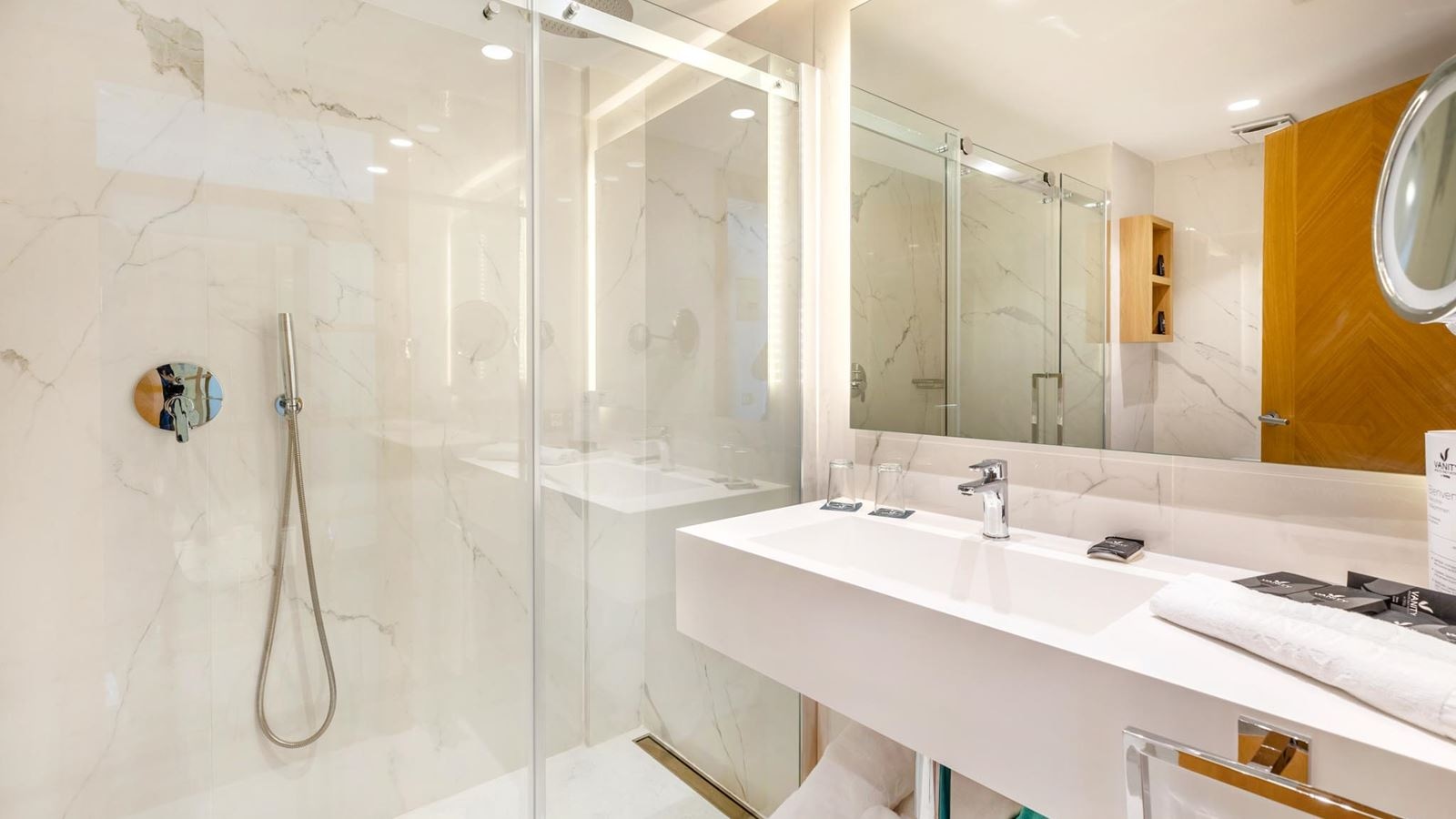 rooms-double-royal-terrace-sea-view-first-floor--terrace-with-jacuzzi-at-same-level