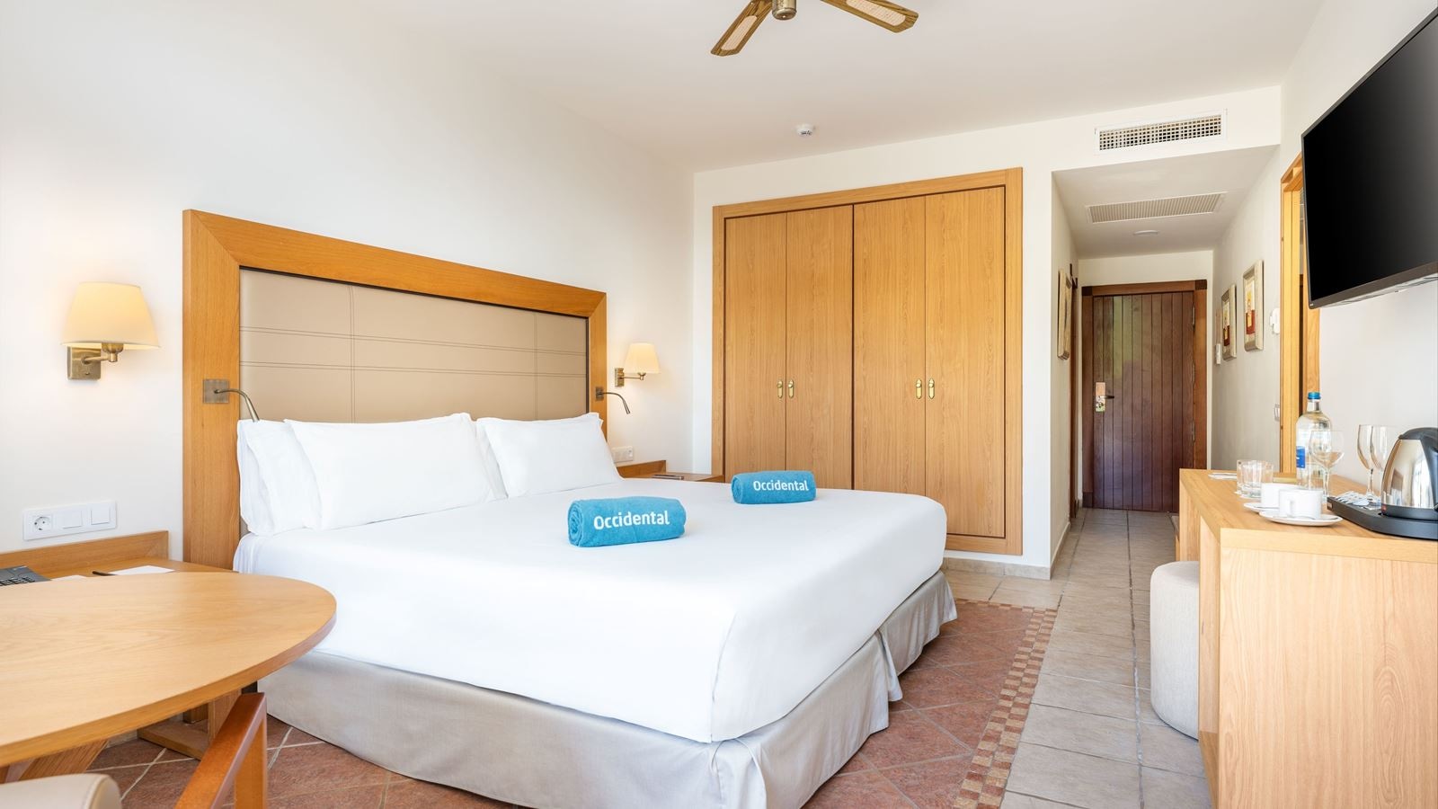 rooms-deluxe-room-ocean-view