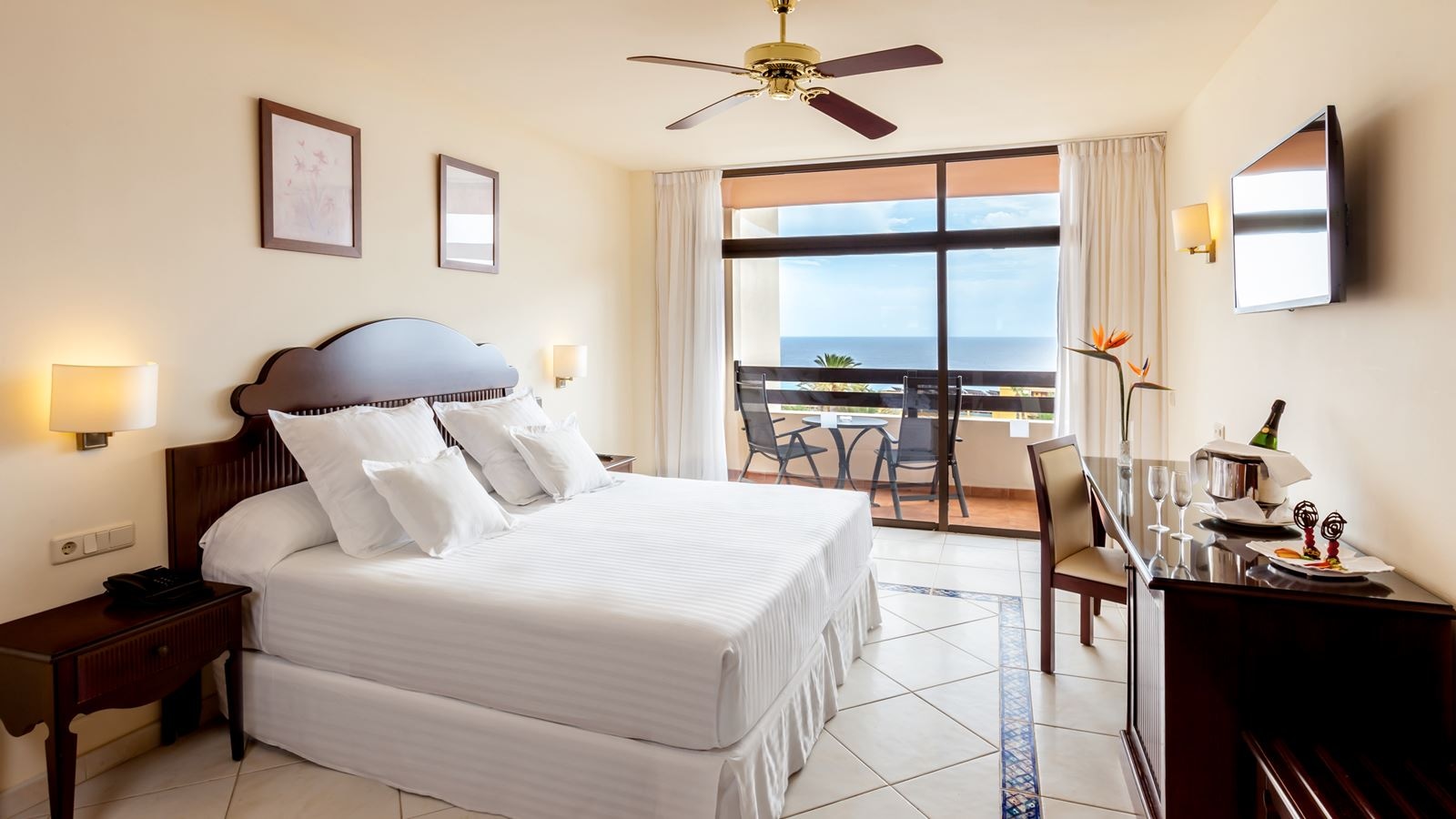 rooms-dbl-family-seaviewsea-view-2-adl-+-2-chd-quadruple-balcony-or-terrac