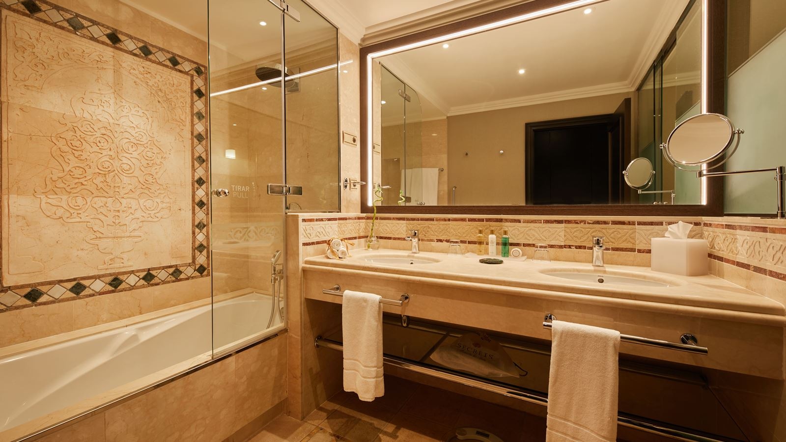 rooms-junior-suite-poolview-balcony-or-terrace