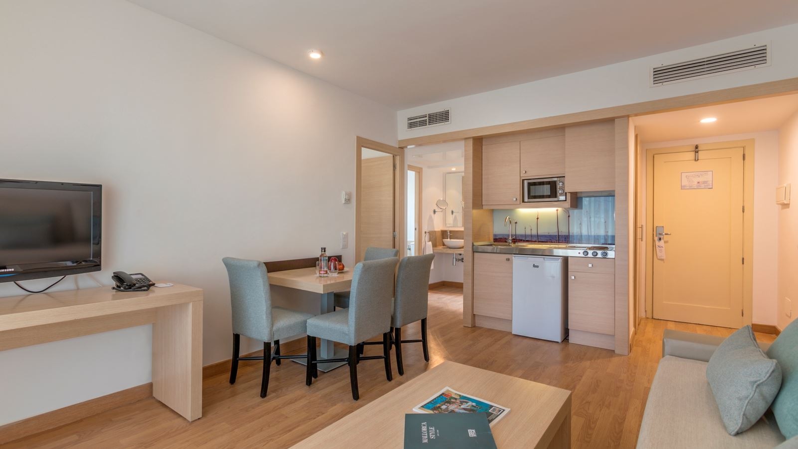 rooms-1-bedroom-suite-balcony-or-terrace