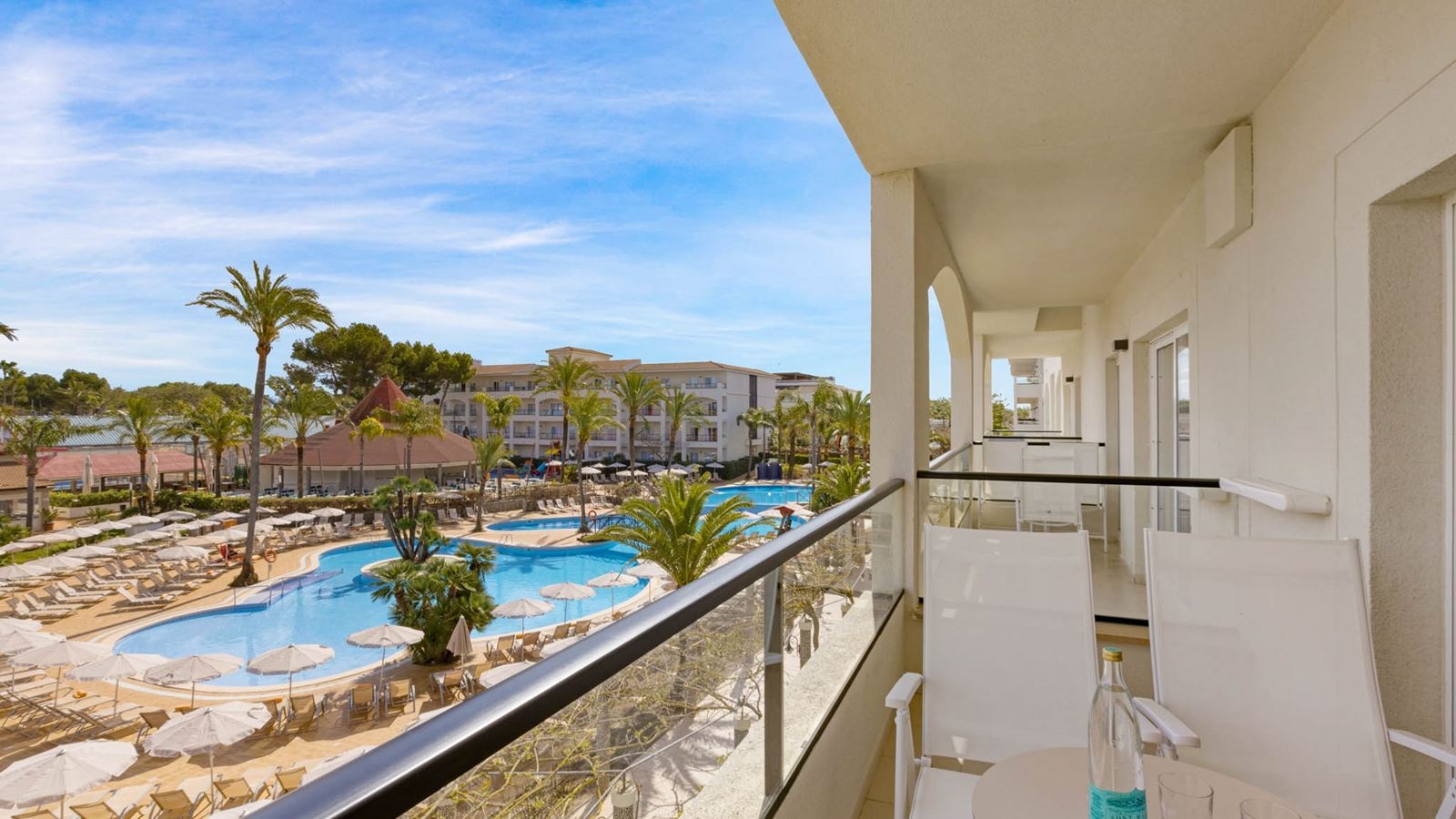 rooms-apt-1-bedroom-pool-view-selection-club