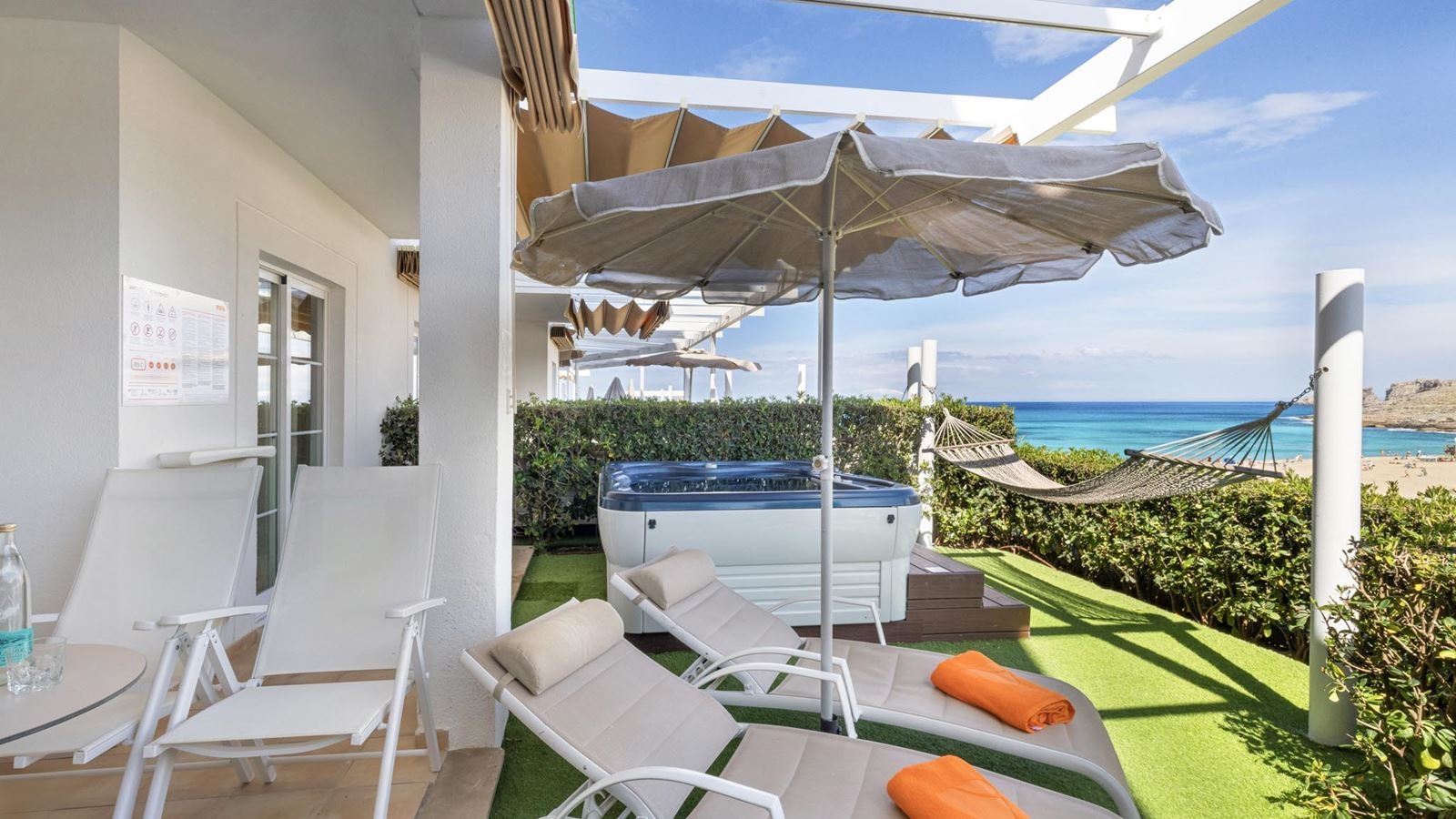 rooms-apt-1-bedroom-garden-with-mini-pool-and-terrace