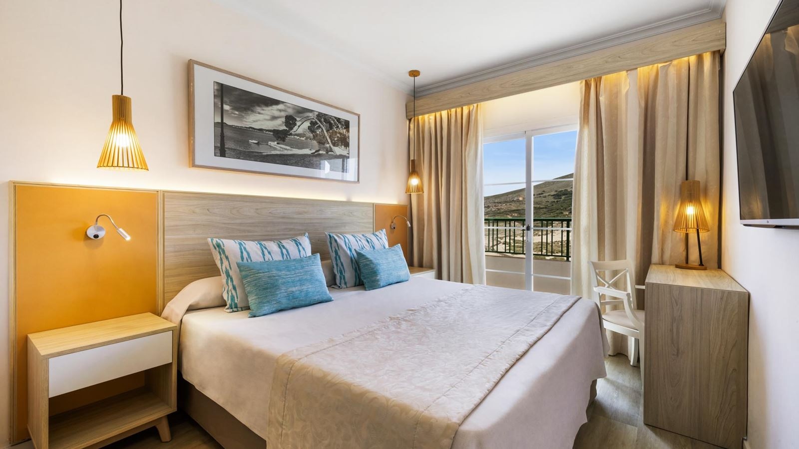 rooms-apt-1-bedroom-royal-terrace-sea-view