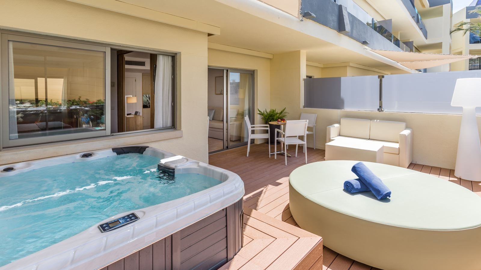 rooms-one-bedroom-penthose-suite